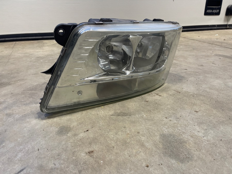 MAN HEADLAMP 81.25101-6749 - Svjetla/ Rasvjeta za Kamion: slika MAN HEADLAMP 81.25101-6749 - Svjetla/ Rasvjeta za Kamion MAN HEADLAMP 81.25101-6749 - Svjetla/ Rasvjeta za Kamion: slika MAN HEADLAMP 81.25101-6749 - Svjetla/ Rasvjeta za Kamion