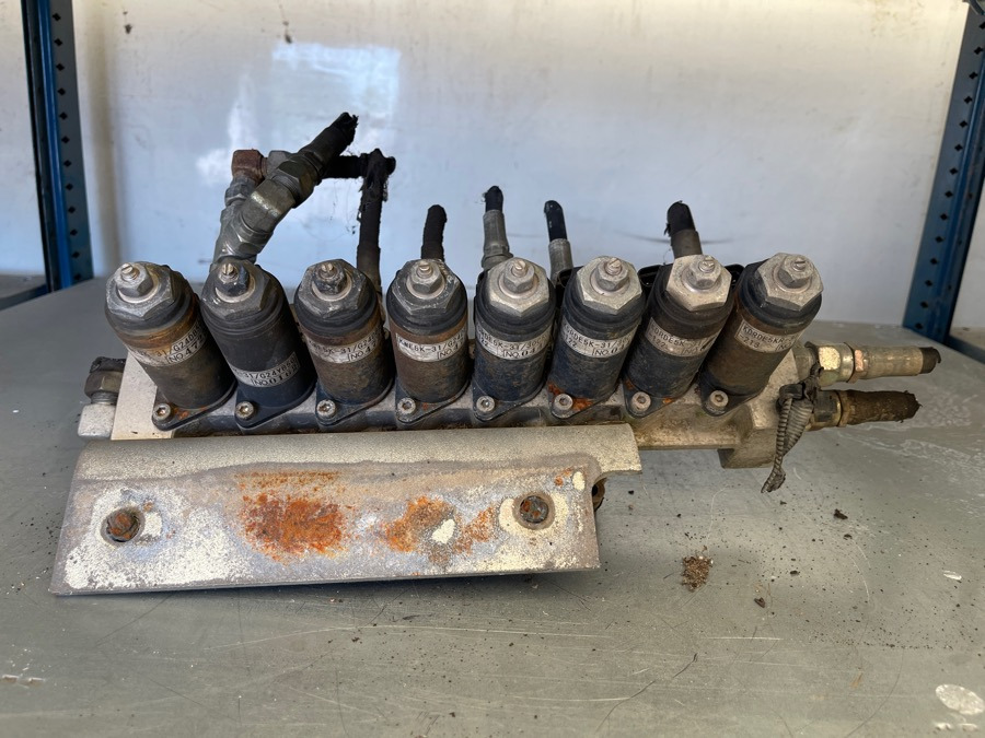 NEW HOLLAND VALVES KPM TYPE: 8KWE5A-30/G24WR-825A - Kočioni ventil za Kamion: slika NEW HOLLAND VALVES KPM TYPE: 8KWE5A-30/G24WR-825A - Kočioni ventil za Kamion NEW HOLLAND VALVES KPM TYPE: 8KWE5A-30/G24WR-825A - Kočioni ventil za Kamion: slika NEW HOLLAND VALVES KPM TYPE: 8KWE5A-30/G24WR-825A - Kočioni ventil za Kamion
