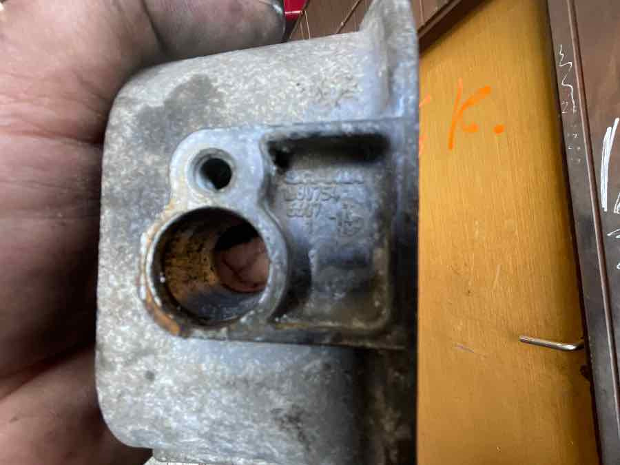 SCANIA CYLINDERHEAD COVER 1880754 - Motor i dijelovi za Kamion: slika SCANIA CYLINDERHEAD COVER 1880754 - Motor i dijelovi za Kamion SCANIA CYLINDERHEAD COVER 1880754 - Motor i dijelovi za Kamion: slika SCANIA CYLINDERHEAD COVER 1880754 - Motor i dijelovi za Kamion