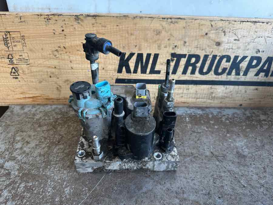 VOLVO ADBLUE PUMPE 23387854 - Sustav goriva za Kamion: slika VOLVO ADBLUE PUMPE 23387854 - Sustav goriva za Kamion VOLVO ADBLUE PUMPE 23387854 - Sustav goriva za Kamion: slika VOLVO ADBLUE PUMPE 23387854 - Sustav goriva za Kamion