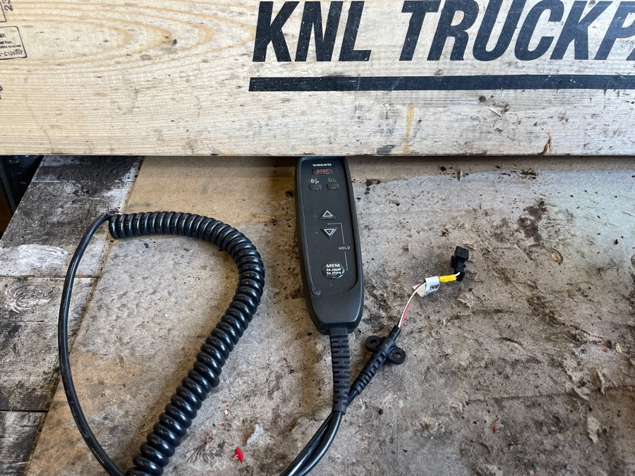 VOLVO REMOTE CONTROL 22234339 - Električni sustav za Kamion: slika VOLVO REMOTE CONTROL 22234339 - Električni sustav za Kamion VOLVO REMOTE CONTROL 22234339 - Električni sustav za Kamion: slika VOLVO REMOTE CONTROL 22234339 - Električni sustav za Kamion