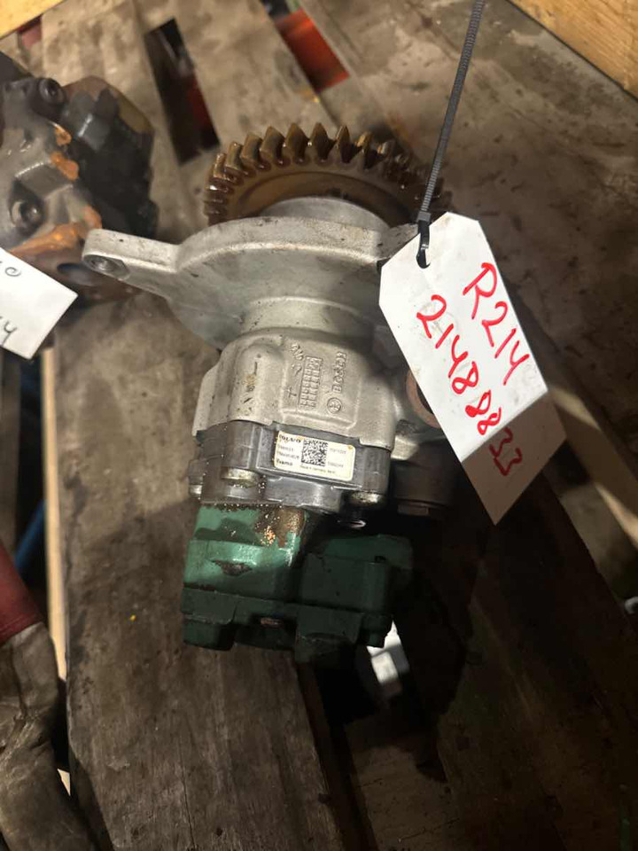 VOLVO STEERING PUMP 21110365 - Upravljački mehanizam za Kamion: slika VOLVO STEERING PUMP 21110365 - Upravljački mehanizam za Kamion VOLVO STEERING PUMP 21110365 - Upravljački mehanizam za Kamion: slika VOLVO STEERING PUMP 21110365 - Upravljački mehanizam za Kamion