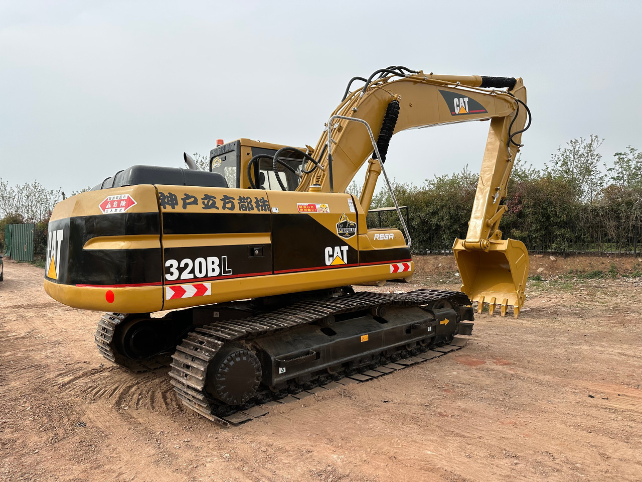 CAT 320BL crawler excavator - Bager gusjeničar: slika CAT 320BL crawler excavator - Bager gusjeničar CAT 320BL crawler excavator - Bager gusjeničar: slika CAT 320BL crawler excavator - Bager gusjeničar