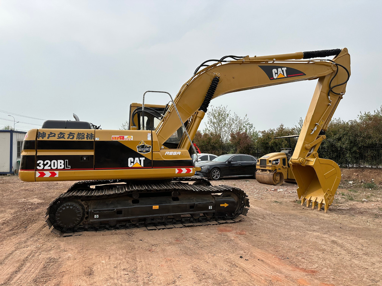 CAT 320BL crawler excavator - Bager gusjeničar: slika CAT 320BL crawler excavator - Bager gusjeničar CAT 320BL crawler excavator - Bager gusjeničar: slika CAT 320BL crawler excavator - Bager gusjeničar