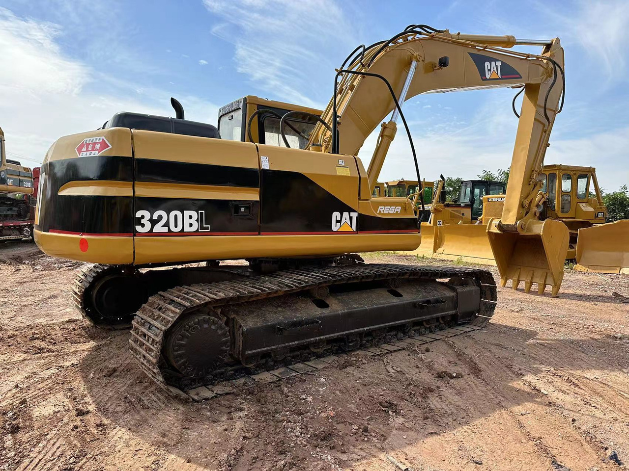 CATERPILLAR 320BL excavator - Bager: slika CATERPILLAR 320BL excavator - Bager CATERPILLAR 320BL excavator - Bager: slika CATERPILLAR 320BL excavator - Bager