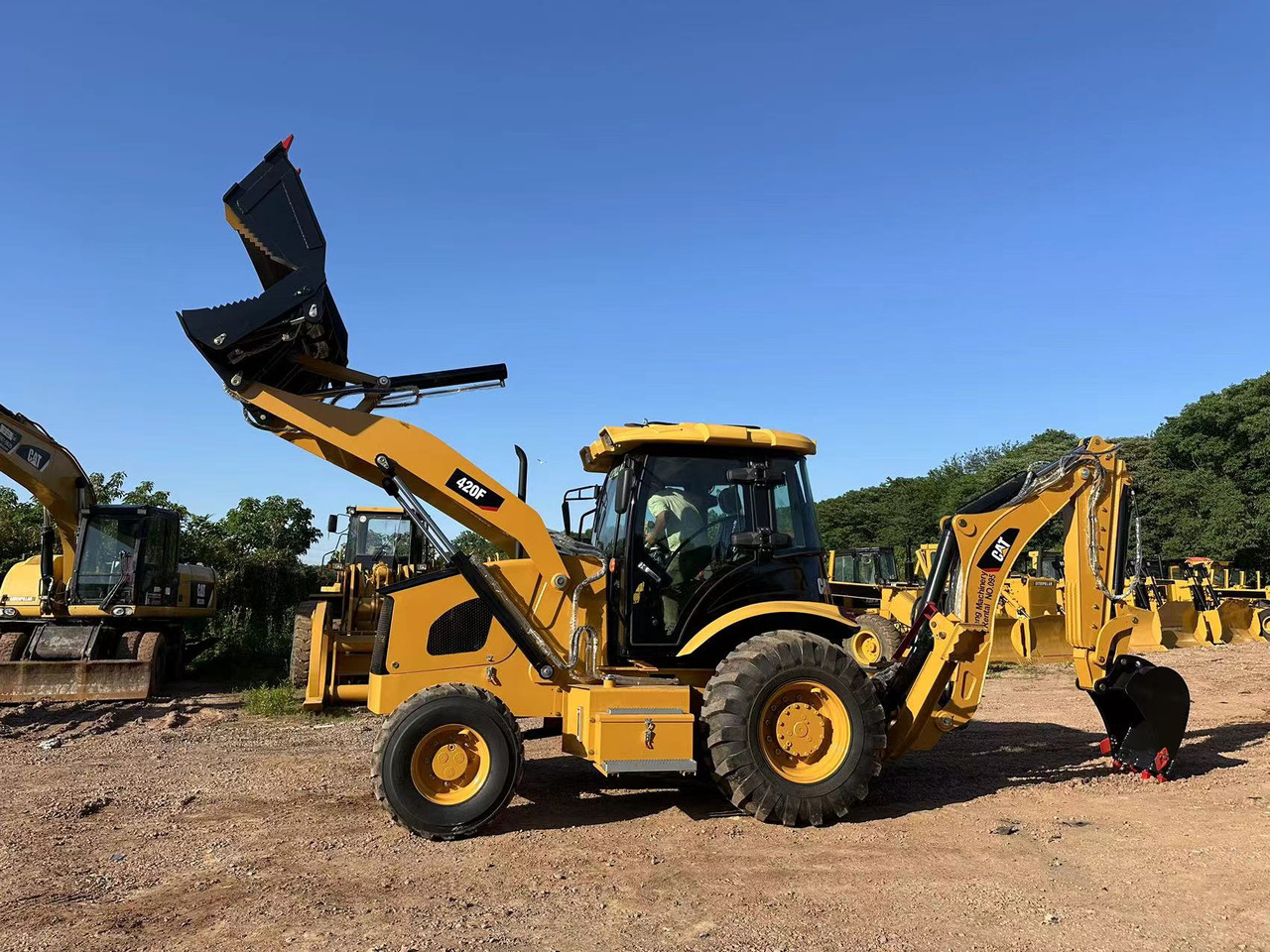 CATERPILLAR 420F2 - Rovokopač-utovarivač: slika CATERPILLAR 420F2 - Rovokopač-utovarivač CATERPILLAR 420F2 - Rovokopač-utovarivač: slika CATERPILLAR 420F2 - Rovokopač-utovarivač