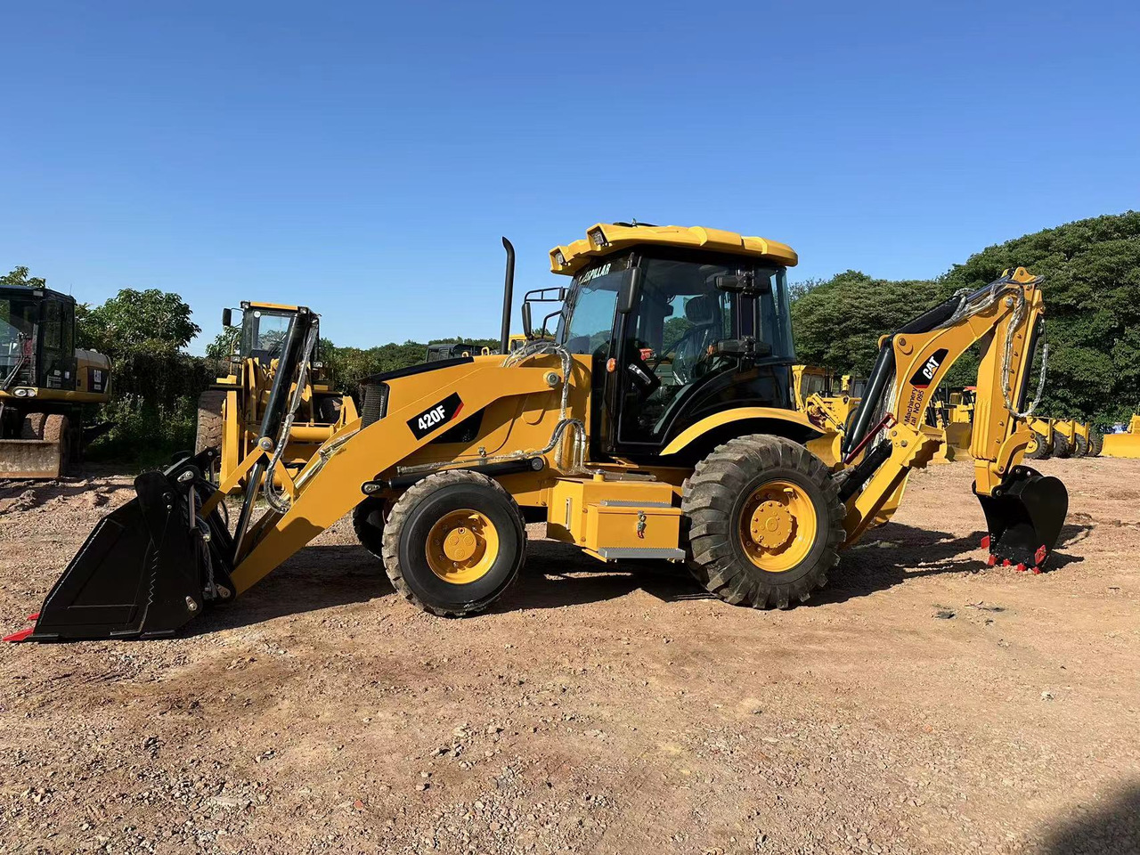 CATERPILLAR 420F2 - Rovokopač-utovarivač: slika CATERPILLAR 420F2 - Rovokopač-utovarivač CATERPILLAR 420F2 - Rovokopač-utovarivač: slika CATERPILLAR 420F2 - Rovokopač-utovarivač