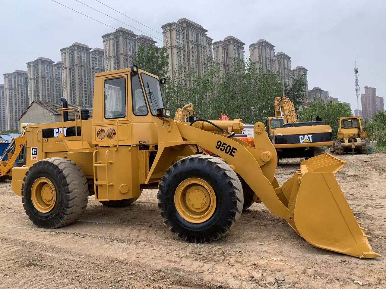 CATERPILLAR 950E - Utovarivač na kotačima: slika CATERPILLAR 950E - Utovarivač na kotačima CATERPILLAR 950E - Utovarivač na kotačima: slika CATERPILLAR 950E - Utovarivač na kotačima