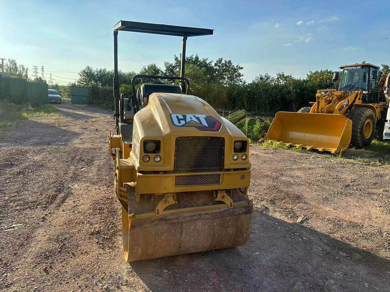 CATERPILLAR CB24B - Valjak: slika CATERPILLAR CB24B - Valjak CATERPILLAR CB24B - Valjak: slika CATERPILLAR CB24B - Valjak