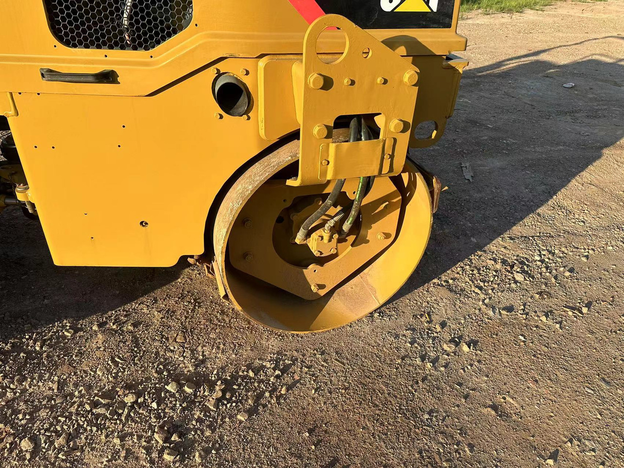 Zakup CATERPILLAR CB24B CATERPILLAR CB24B: slika Zakup CATERPILLAR CB24B CATERPILLAR CB24B