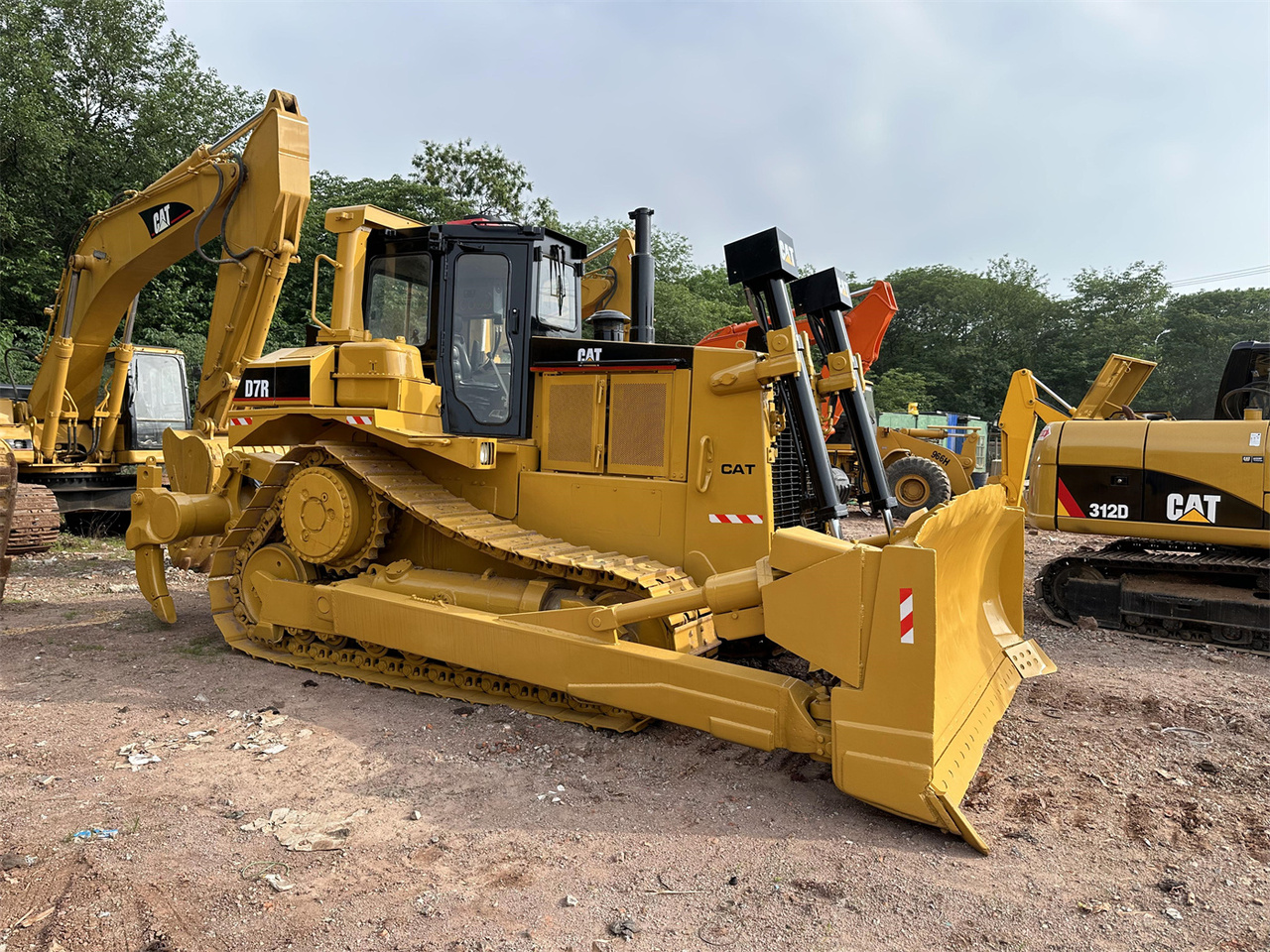 CATERPILLAR D7R - Buldožer: slika CATERPILLAR D7R - Buldožer CATERPILLAR D7R - Buldožer: slika CATERPILLAR D7R - Buldožer