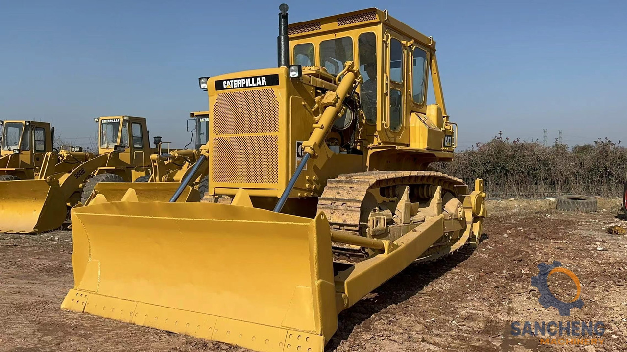 Zakup CATERPILLAR D8K CATERPILLAR D8K: slika Zakup CATERPILLAR D8K CATERPILLAR D8K