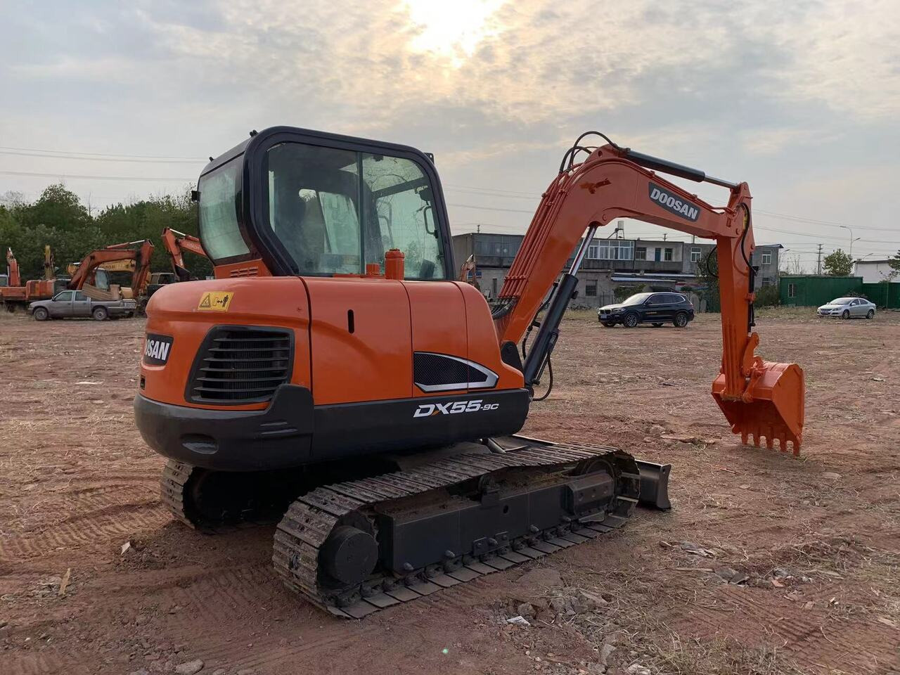 DOOSAN DX55 - Bager: slika DOOSAN DX55 - Bager DOOSAN DX55 - Bager: slika DOOSAN DX55 - Bager