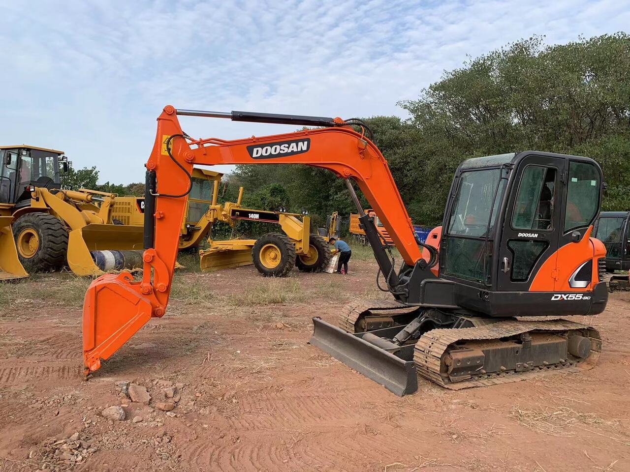 DOOSAN DX55 - Bager: slika DOOSAN DX55 - Bager DOOSAN DX55 - Bager: slika DOOSAN DX55 - Bager