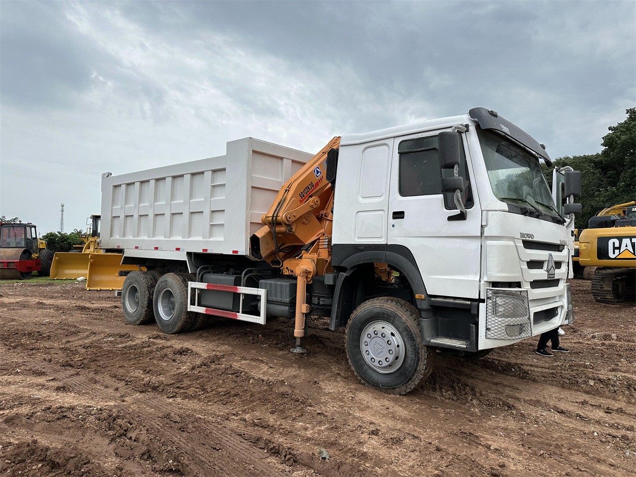 HOWO 371 Mounted Crane Dump truck - Kamion s kranom: slika HOWO 371 Mounted Crane Dump truck - Kamion s kranom HOWO 371 Mounted Crane Dump truck - Kamion s kranom: slika HOWO 371 Mounted Crane Dump truck - Kamion s kranom