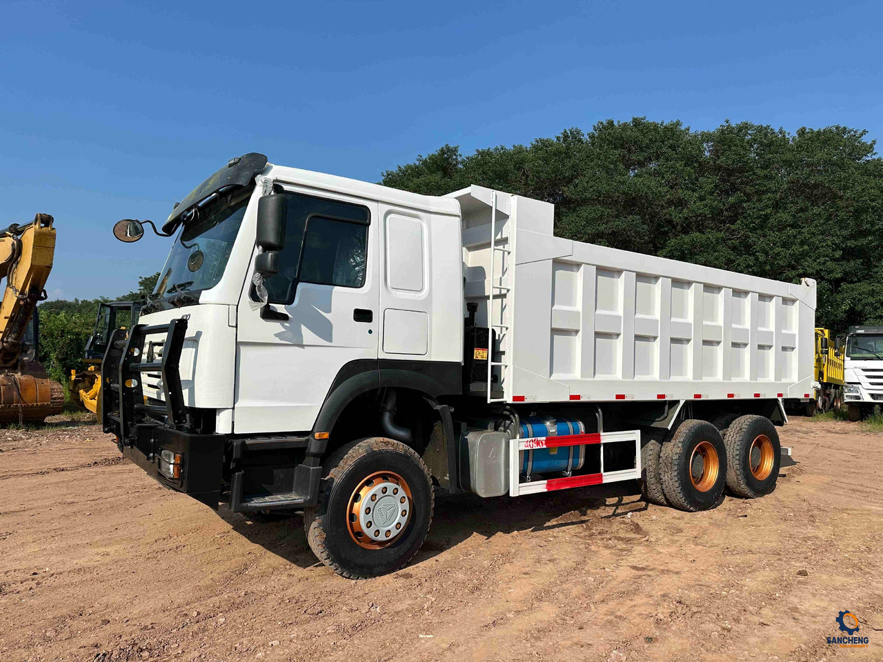 HOWO 400 With Bumper - Kiper: slika HOWO 400 With Bumper - Kiper HOWO 400 With Bumper - Kiper: slika HOWO 400 With Bumper - Kiper