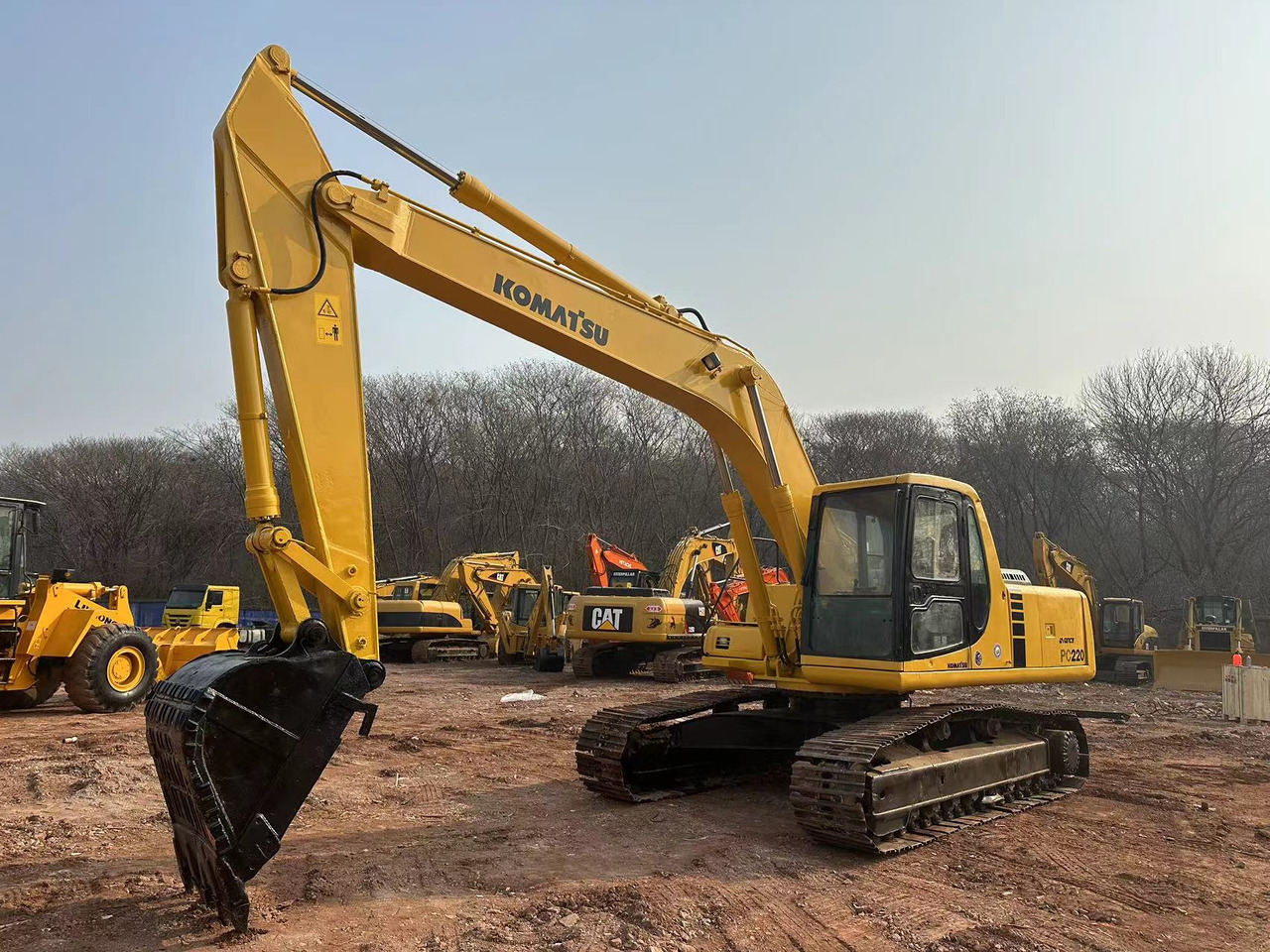 KOMATSU PC220-6 - Bager gusjeničar: slika KOMATSU PC220-6 - Bager gusjeničar KOMATSU PC220-6 - Bager gusjeničar: slika KOMATSU PC220-6 - Bager gusjeničar