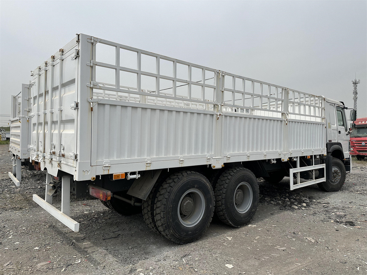 SINOTRUK HOWO 371 Cargo truck - Kamion za prijevoz stoke: slika SINOTRUK HOWO 371 Cargo truck - Kamion za prijevoz stoke SINOTRUK HOWO 371 Cargo truck - Kamion za prijevoz stoke: slika SINOTRUK HOWO 371 Cargo truck - Kamion za prijevoz stoke