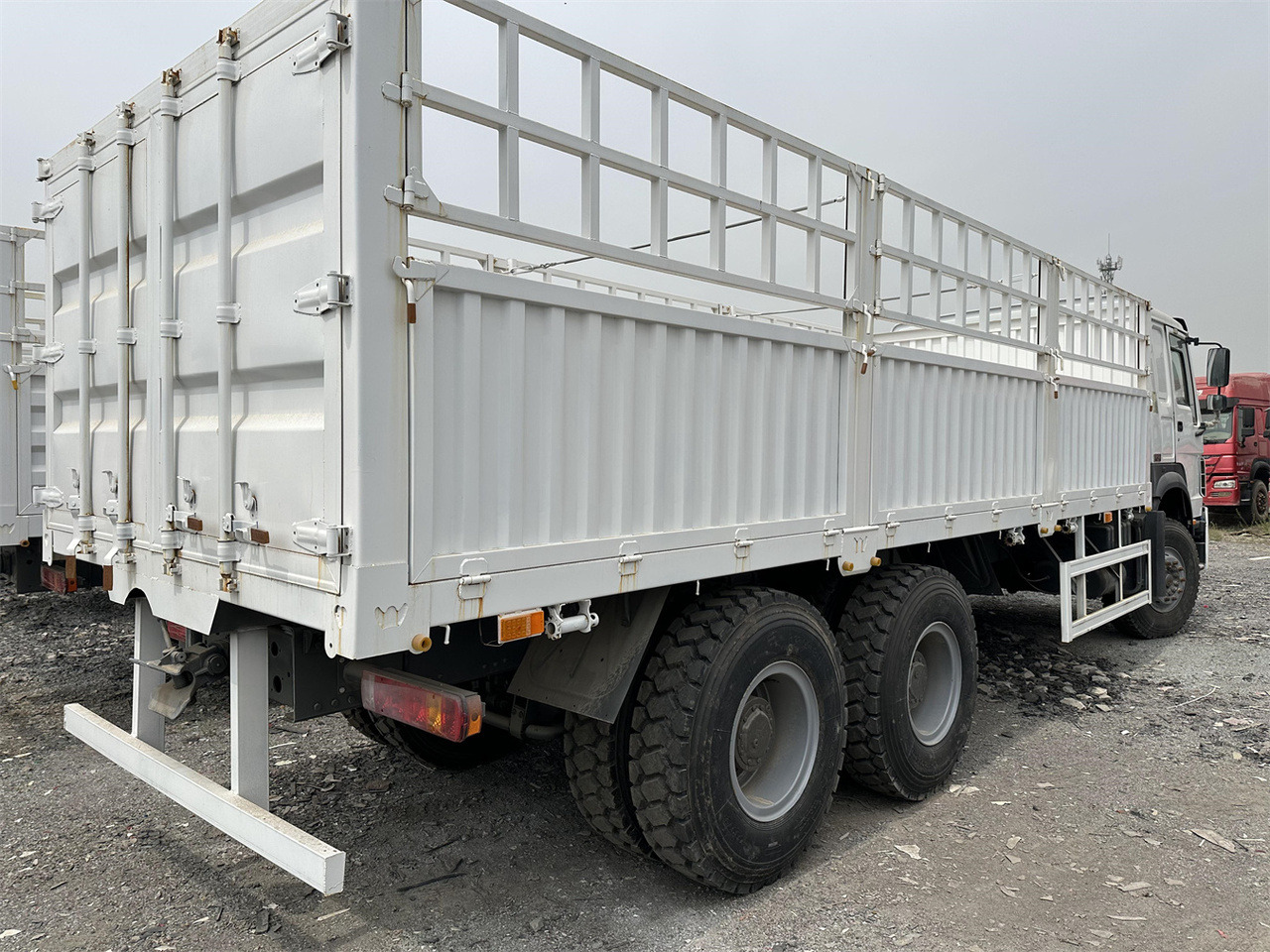 SINOTRUK HOWO 371 Cargo truck - Kamion za prijevoz stoke: slika SINOTRUK HOWO 371 Cargo truck - Kamion za prijevoz stoke SINOTRUK HOWO 371 Cargo truck - Kamion za prijevoz stoke: slika SINOTRUK HOWO 371 Cargo truck - Kamion za prijevoz stoke