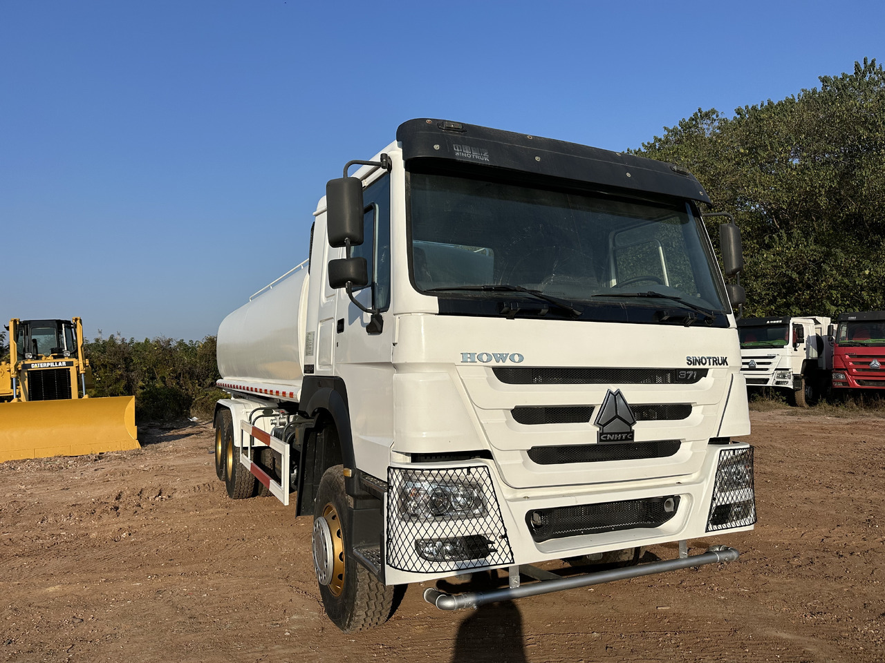 SINOTRUK HOWO 371 Water Tanker Truck - Kamion cisterna: slika SINOTRUK HOWO 371 Water Tanker Truck - Kamion cisterna SINOTRUK HOWO 371 Water Tanker Truck - Kamion cisterna: slika SINOTRUK HOWO 371 Water Tanker Truck - Kamion cisterna