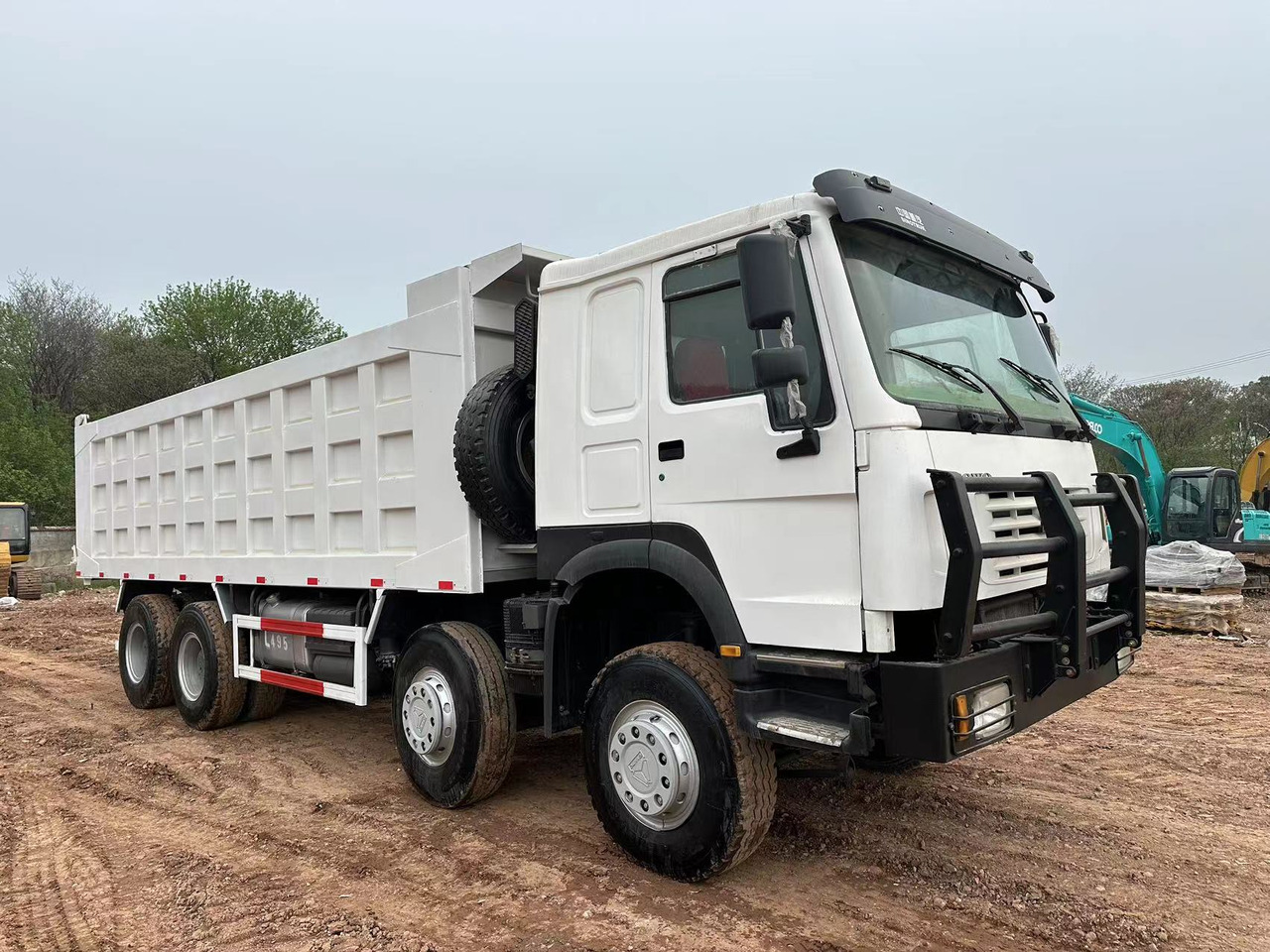 SINOTRUK HOWO 371 with Bumper - Kiper: slika SINOTRUK HOWO 371 with Bumper - Kiper SINOTRUK HOWO 371 with Bumper - Kiper: slika SINOTRUK HOWO 371 with Bumper - Kiper