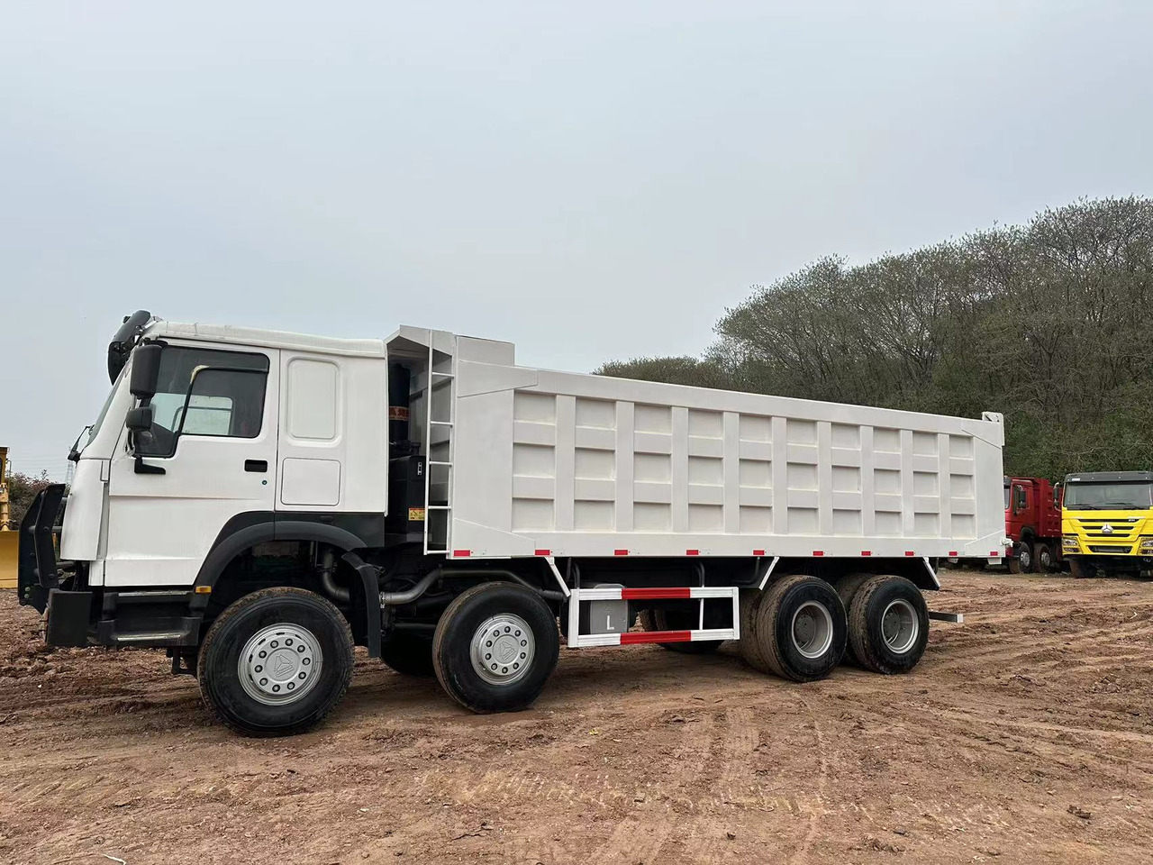 SINOTRUK HOWO 371 with Bumper - Kiper: slika SINOTRUK HOWO 371 with Bumper - Kiper SINOTRUK HOWO 371 with Bumper - Kiper: slika SINOTRUK HOWO 371 with Bumper - Kiper