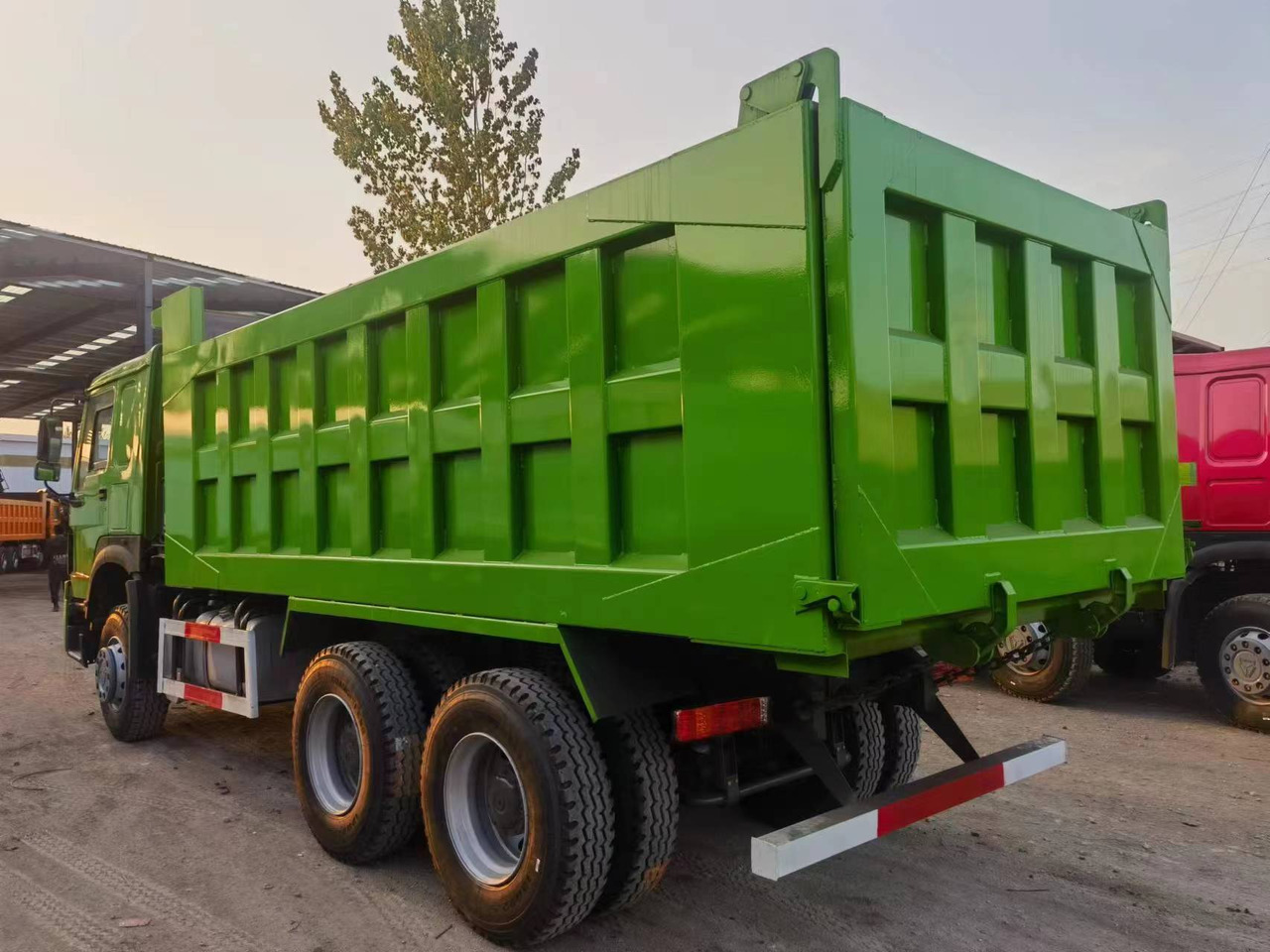 SINOTRUK HOWO 375hp 6X4 - Kiper: slika SINOTRUK HOWO 375hp 6X4 - Kiper SINOTRUK HOWO 375hp 6X4 - Kiper: slika SINOTRUK HOWO 375hp 6X4 - Kiper