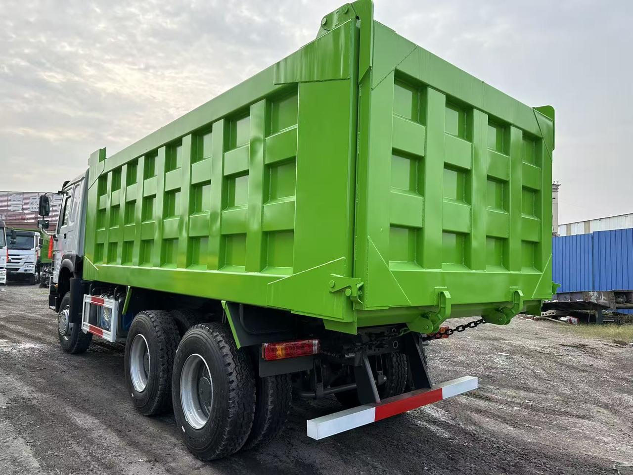 SINOTRUK HOWO 400HP 6X4 Tipper Truck - Kiper: slika SINOTRUK HOWO 400HP 6X4 Tipper Truck - Kiper SINOTRUK HOWO 400HP 6X4 Tipper Truck - Kiper: slika SINOTRUK HOWO 400HP 6X4 Tipper Truck - Kiper