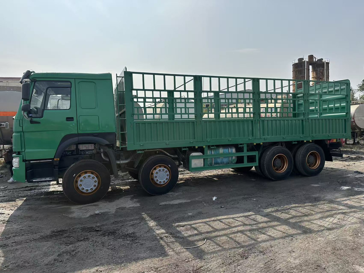 SINOTRUK HOWO 420hp 8x4 fence truck - Kamion s otvorenim sandukom: slika SINOTRUK HOWO 420hp 8x4 fence truck - Kamion s otvorenim sandukom SINOTRUK HOWO 420hp 8x4 fence truck - Kamion s otvorenim sandukom: slika SINOTRUK HOWO 420hp 8x4 fence truck - Kamion s otvorenim sandukom