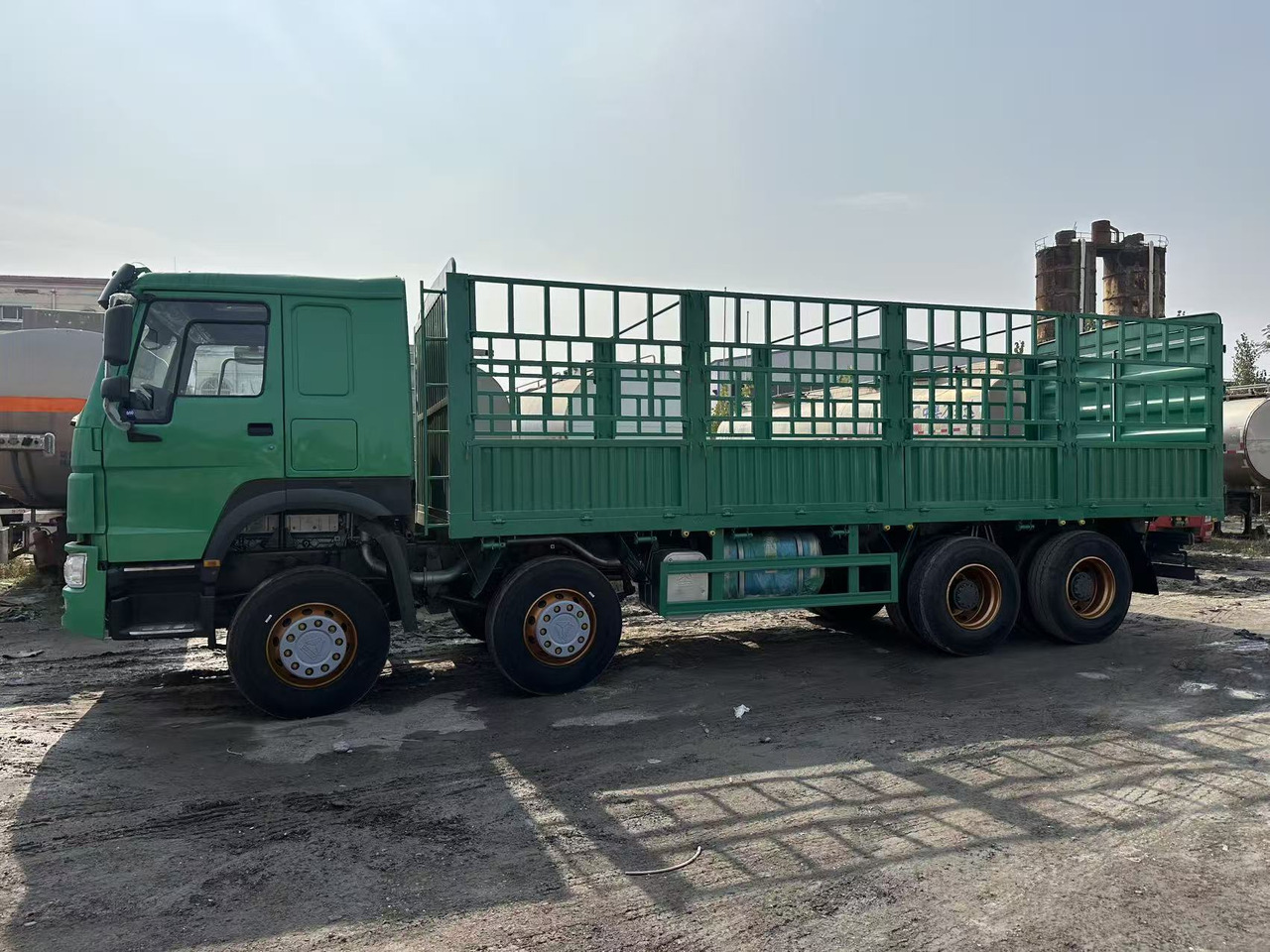 SINOTRUK HOWO 420hp 8x4 fence truck - Kamion s otvorenim sandukom: slika SINOTRUK HOWO 420hp 8x4 fence truck - Kamion s otvorenim sandukom SINOTRUK HOWO 420hp 8x4 fence truck - Kamion s otvorenim sandukom: slika SINOTRUK HOWO 420hp 8x4 fence truck - Kamion s otvorenim sandukom