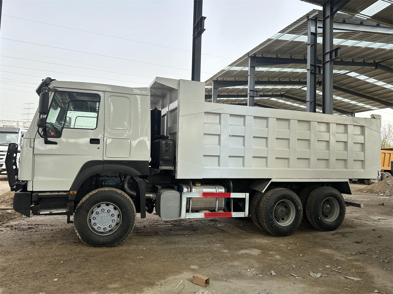 SINOTRUK HOWO Dump truck 371 6x4 - Kiper: slika SINOTRUK HOWO Dump truck 371 6x4 - Kiper SINOTRUK HOWO Dump truck 371 6x4 - Kiper: slika SINOTRUK HOWO Dump truck 371 6x4 - Kiper