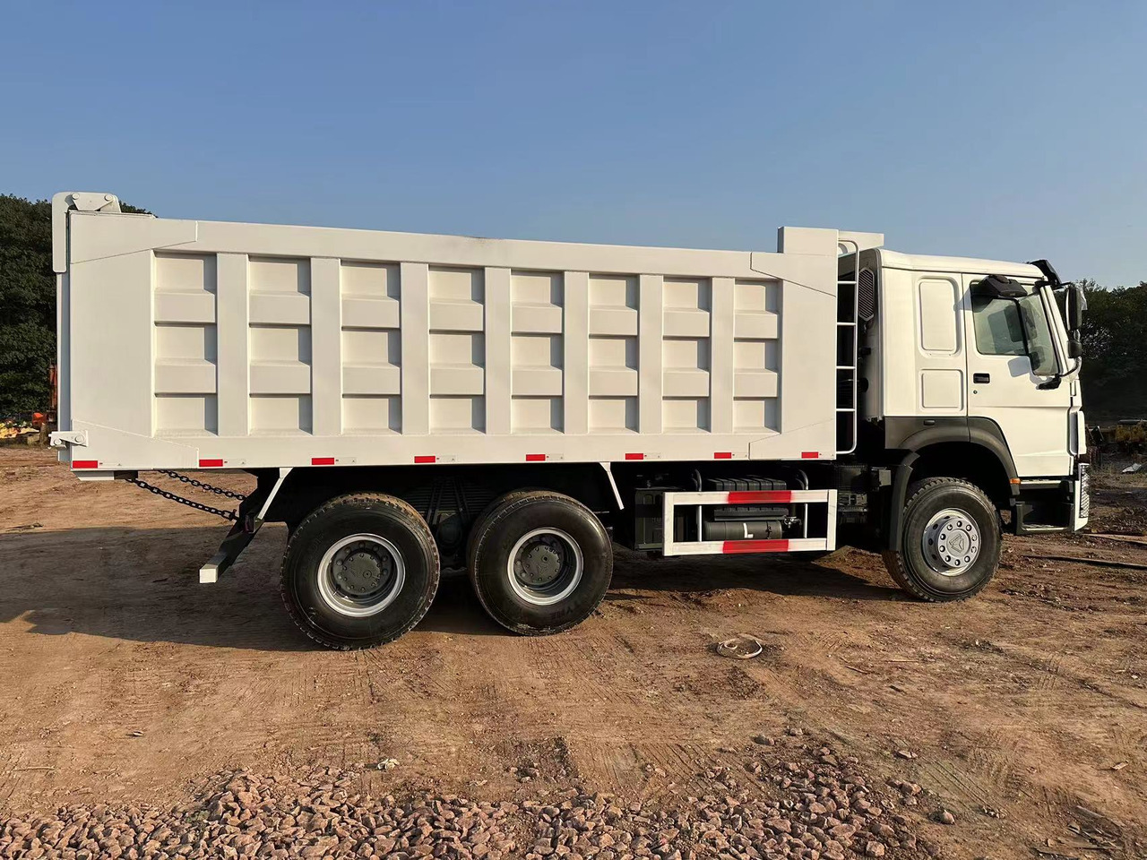 SINOTRUK HOWO HOWO 371 6x4 - Kiper: slika SINOTRUK HOWO HOWO 371 6x4 - Kiper SINOTRUK HOWO HOWO 371 6x4 - Kiper: slika SINOTRUK HOWO HOWO 371 6x4 - Kiper
