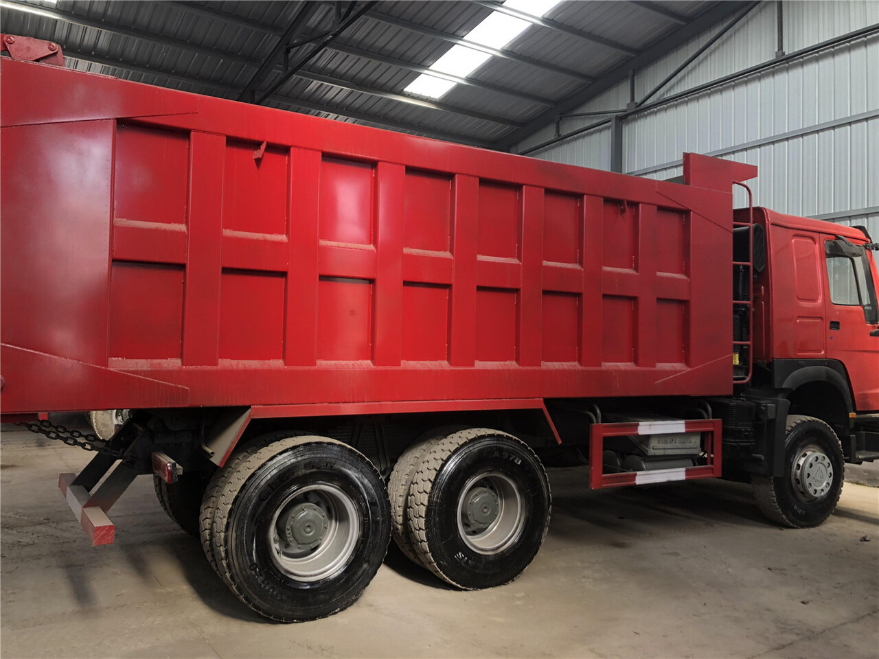 SINOTRUK Howo Dump truck 371 - Kiper: slika SINOTRUK Howo Dump truck 371 - Kiper SINOTRUK Howo Dump truck 371 - Kiper: slika SINOTRUK Howo Dump truck 371 - Kiper