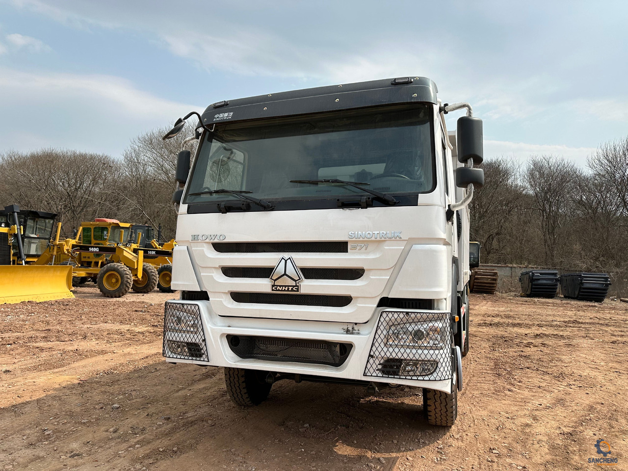 SINOTRUK Howo Dump truck 371 - Kiper: slika SINOTRUK Howo Dump truck 371 - Kiper SINOTRUK Howo Dump truck 371 - Kiper: slika SINOTRUK Howo Dump truck 371 - Kiper