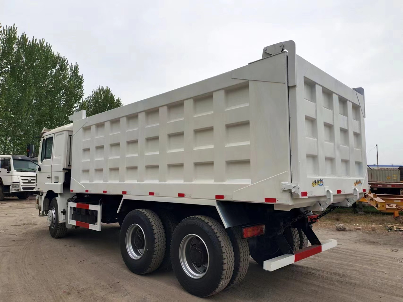 Shacman F3000 Dump Truck - Kiper: slika Shacman F3000 Dump Truck - Kiper Shacman F3000 Dump Truck - Kiper: slika Shacman F3000 Dump Truck - Kiper