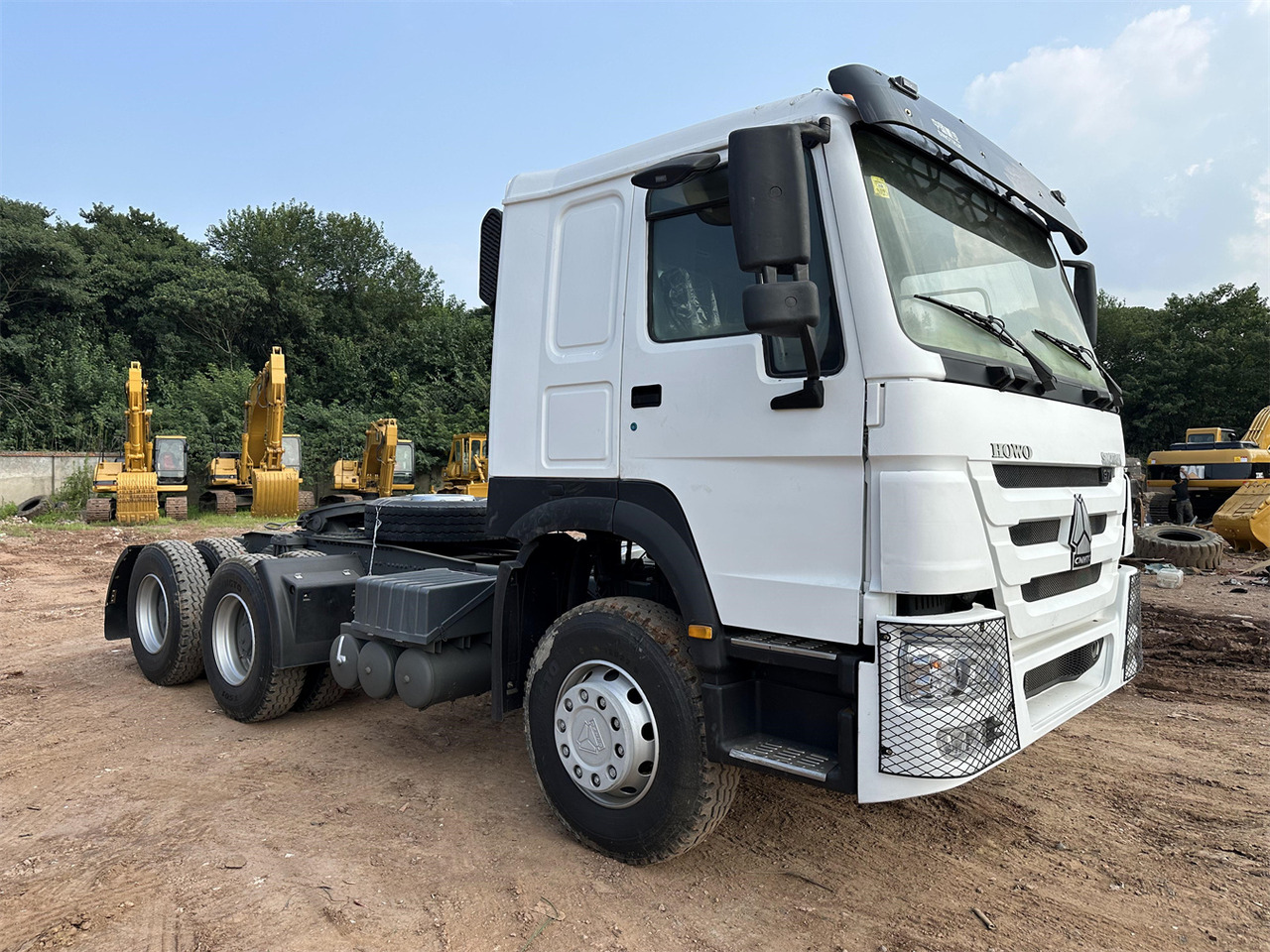 SINOTRUK HOWO 371 Tractor 6X4 - Tegljač: slika SINOTRUK HOWO 371 Tractor 6X4 - Tegljač SINOTRUK HOWO 371 Tractor 6X4 - Tegljač: slika SINOTRUK HOWO 371 Tractor 6X4 - Tegljač