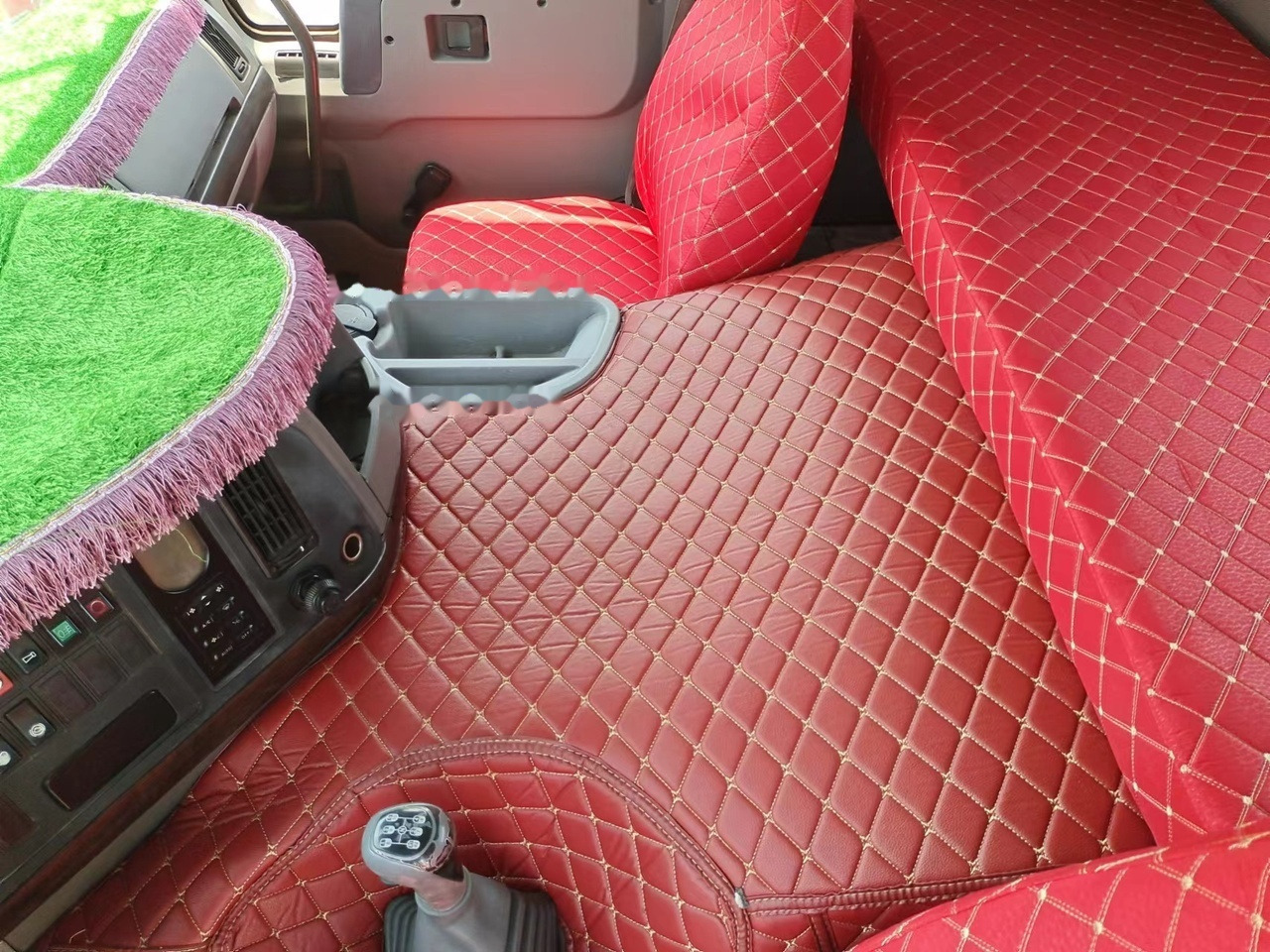 SINOTRUK Howo tractor unit 420hp 6x4 - Tegljač: slika SINOTRUK Howo tractor unit 420hp 6x4 - Tegljač SINOTRUK Howo tractor unit 420hp 6x4 - Tegljač: slika SINOTRUK Howo tractor unit 420hp 6x4 - Tegljač