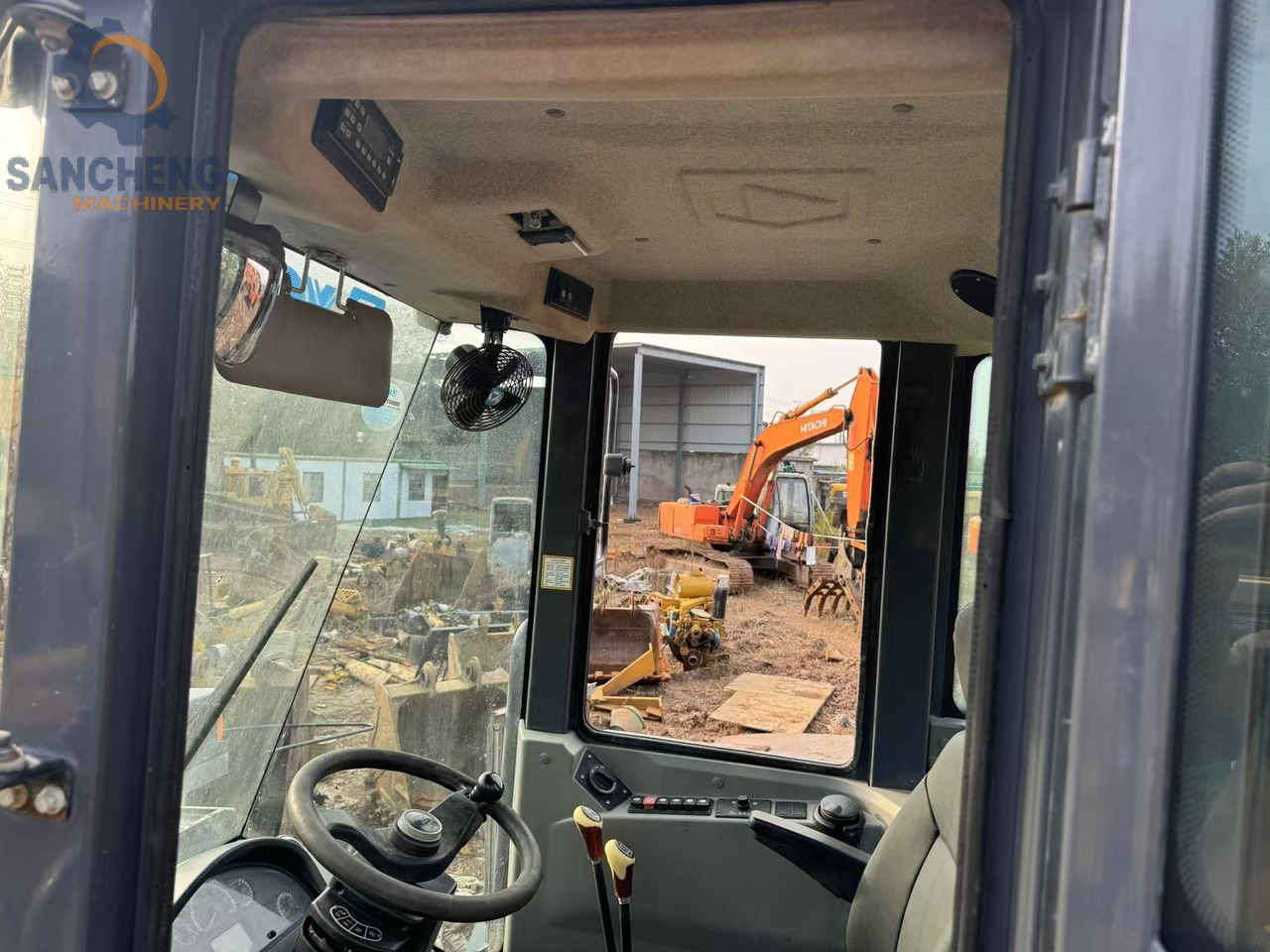 XCMG LW500F - Utovarivač na kotačima: slika XCMG LW500F - Utovarivač na kotačima XCMG LW500F - Utovarivač na kotačima: slika XCMG LW500F - Utovarivač na kotačima