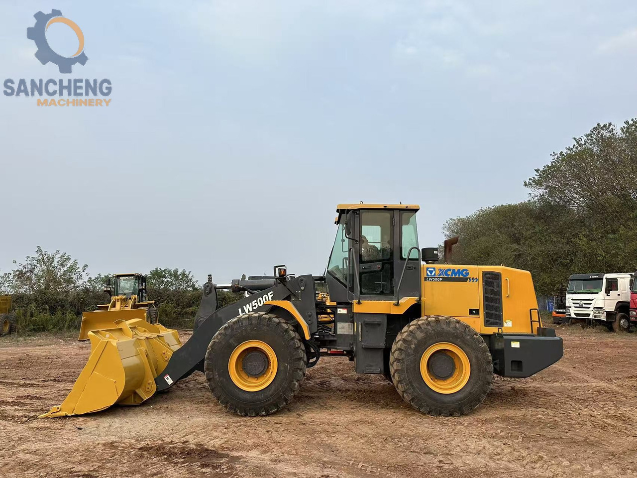 XCMG LW500F - Utovarivač na kotačima: slika XCMG LW500F - Utovarivač na kotačima XCMG LW500F - Utovarivač na kotačima: slika XCMG LW500F - Utovarivač na kotačima