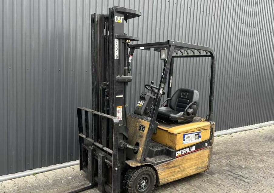 CAT Lift Trucks EP16KT - Električni viličar: slika CAT Lift Trucks EP16KT - Električni viličar CAT Lift Trucks EP16KT - Električni viličar: slika CAT Lift Trucks EP16KT - Električni viličar