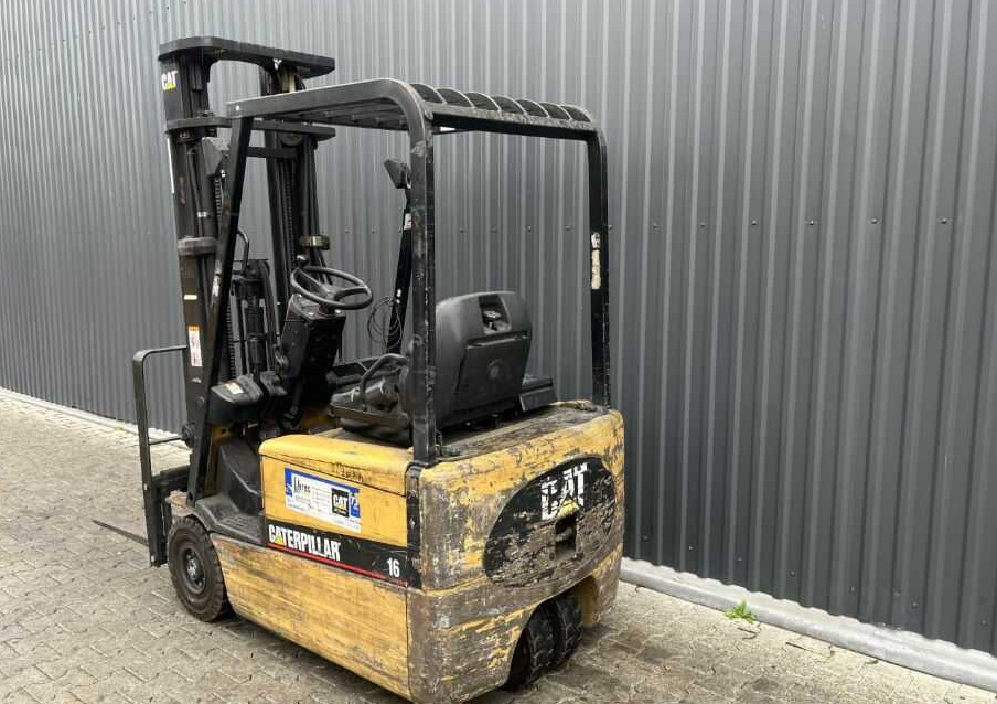 CAT Lift Trucks EP16KT - Električni viličar: slika CAT Lift Trucks EP16KT - Električni viličar CAT Lift Trucks EP16KT - Električni viličar: slika CAT Lift Trucks EP16KT - Električni viličar