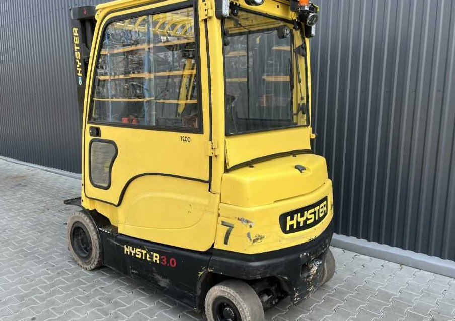 Hyster J3.0XN - Električni viličar: slika Hyster J3.0XN - Električni viličar Hyster J3.0XN - Električni viličar: slika Hyster J3.0XN - Električni viličar