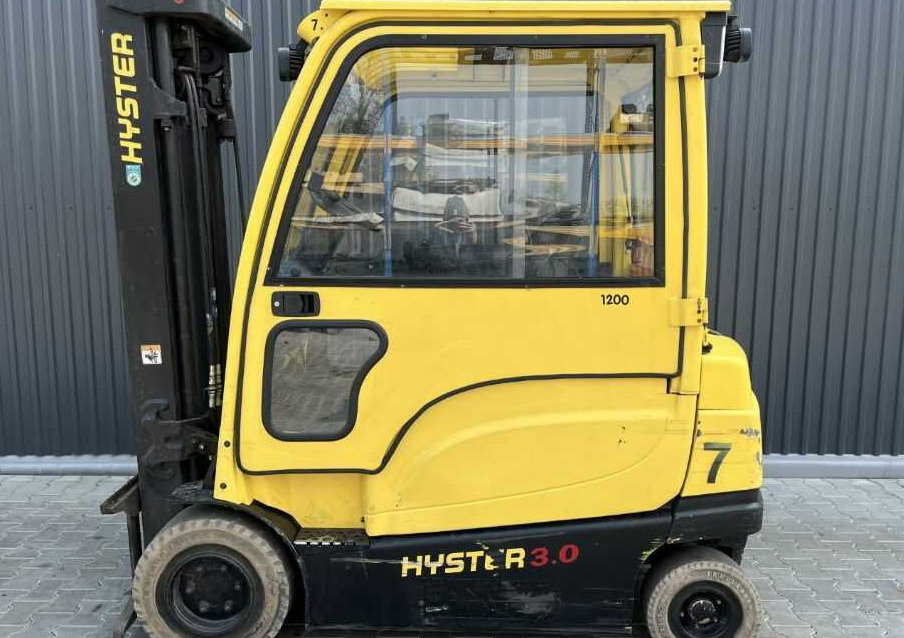 Hyster J3.0XN - Električni viličar: slika Hyster J3.0XN - Električni viličar Hyster J3.0XN - Električni viličar: slika Hyster J3.0XN - Električni viličar