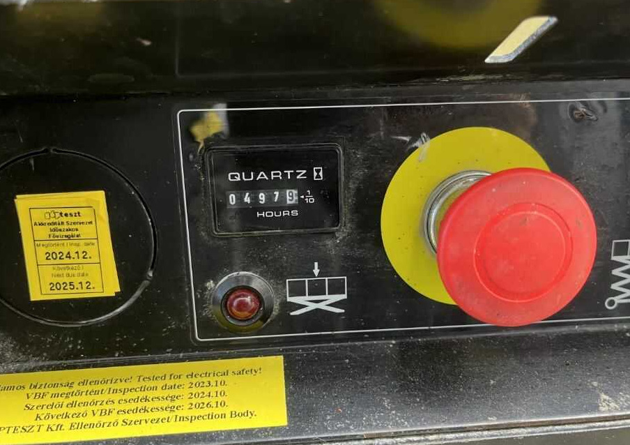 JLG 4045R - Škarasta podizna platforma: slika JLG 4045R - Škarasta podizna platforma JLG 4045R - Škarasta podizna platforma: slika JLG 4045R - Škarasta podizna platforma