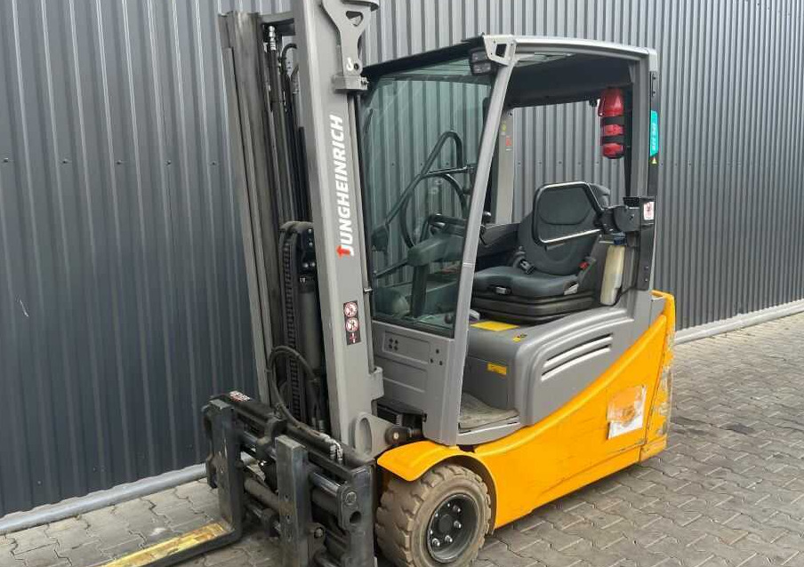 Jungheinrich EFG220 - Električni viličar: slika Jungheinrich EFG220 - Električni viličar Jungheinrich EFG220 - Električni viličar: slika Jungheinrich EFG220 - Električni viličar