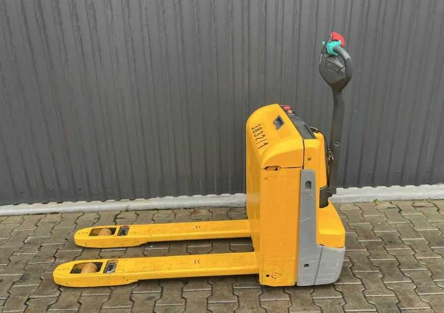 Jungheinrich EJE114 - Paletni viličar: slika Jungheinrich EJE114 - Paletni viličar Jungheinrich EJE114 - Paletni viličar: slika Jungheinrich EJE114 - Paletni viličar