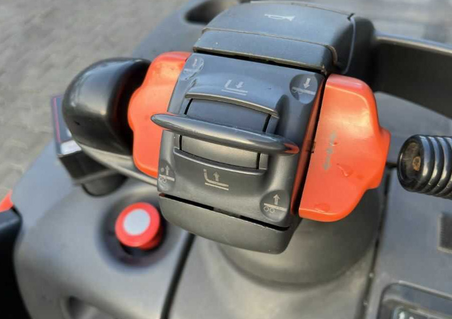 Linde D12SP - Slagač stoga: slika Linde D12SP - Slagač stoga Linde D12SP - Slagač stoga: slika Linde D12SP - Slagač stoga