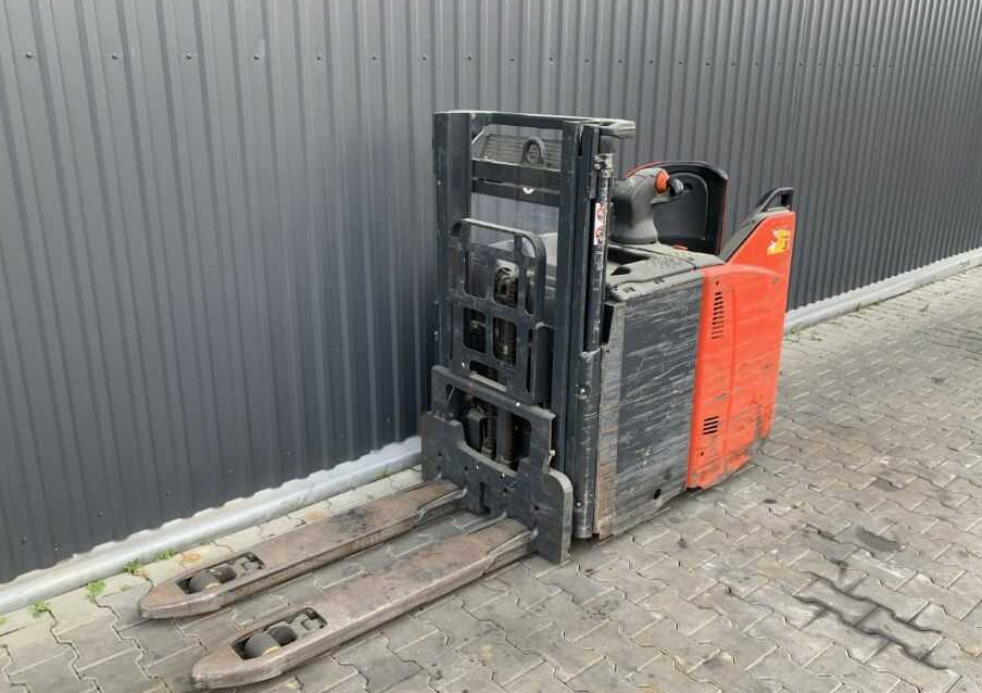 Linde D12SP - Paletni viličar: slika Linde D12SP - Paletni viličar Linde D12SP - Paletni viličar: slika Linde D12SP - Paletni viličar