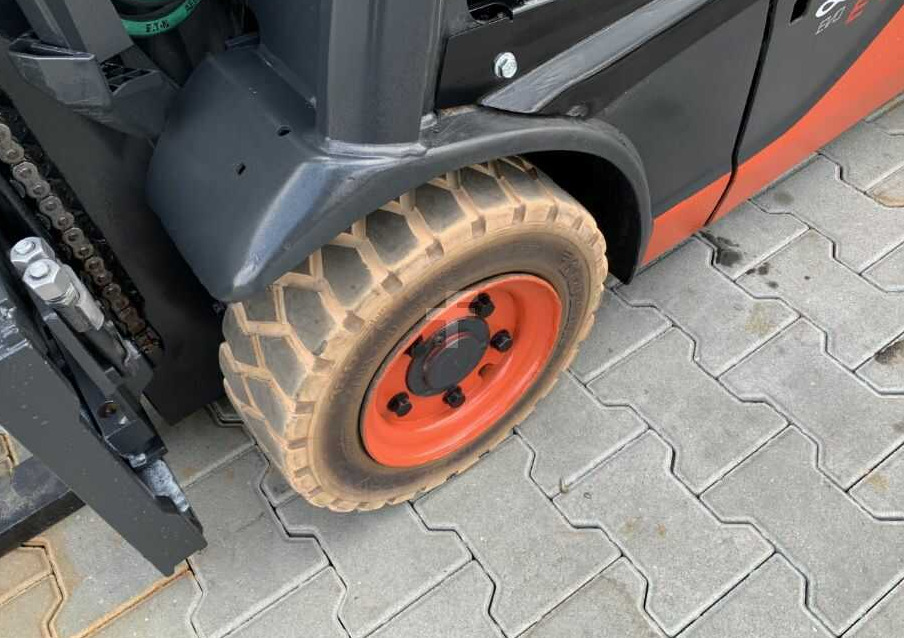 Linde E15-02 - Električni viličar: slika Linde E15-02 - Električni viličar Linde E15-02 - Električni viličar: slika Linde E15-02 - Električni viličar