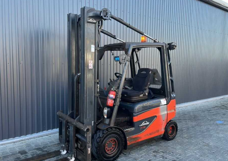 Linde E25-01 - Električni viličar: slika Linde E25-01 - Električni viličar Linde E25-01 - Električni viličar: slika Linde E25-01 - Električni viličar
